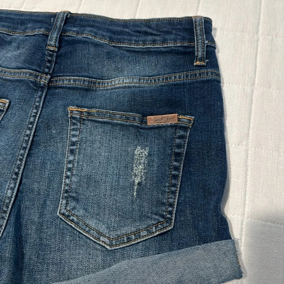 Sneak Peek Shorts - Picture 9 of 11